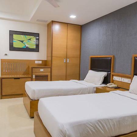 The Silver Leaf Hotel Ахмедабад Екстериор снимка